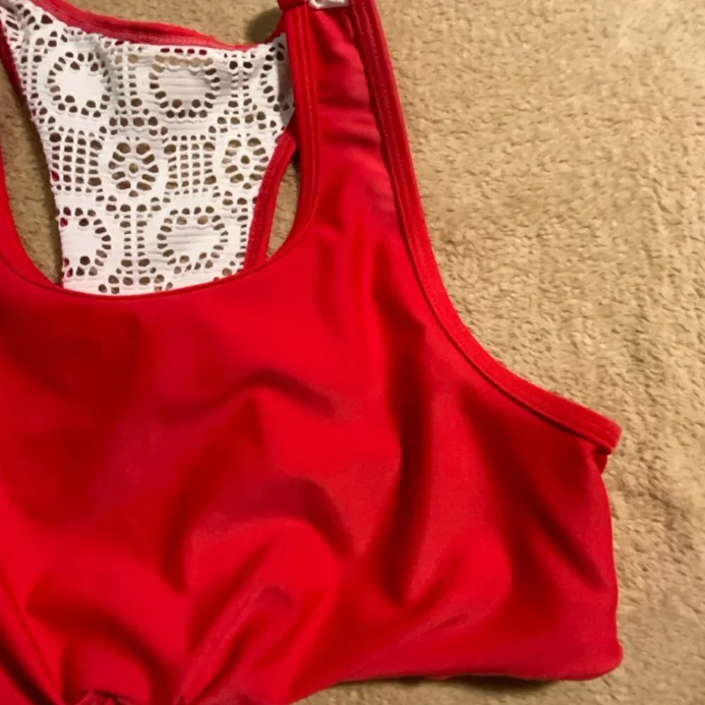 Justice Sz 16 Red Racerback Swimsuit Girls Top‎ White Crochet Design Back (C)